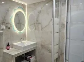 Deluxe apartment by the sea