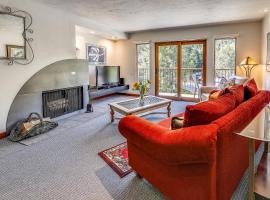 Spacious Top Floor Condo Aspen，位于阿斯潘的酒店