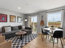 Nashville Oasis Walk to Broadway with POOL, Parking, Gym and Patio