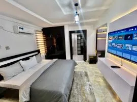 Konar-Apts, Cozy Room with private kitchen, City view Balcony, 24hrs power, Security, Wifi, Gwarinpa Express by Dawaki Junction