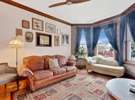 Vintage 3 Bed Condo in Chicagolands Trendy Berwyn condo