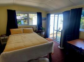 Waikanae Studio B&B，位于怀卡奈的酒店