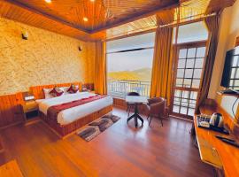 Himalayan Valley View Resort - Rooms with Balcony and mountain view - Peacefull place - Private Parking - Easy Access，位于柴尔的酒店