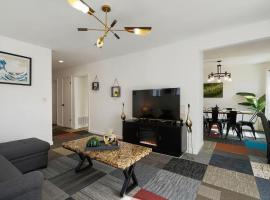 4 beds Private Unit Near BeachWalk, Golf, Trail，位于帕西菲卡的酒店