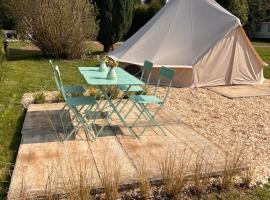 Glamping Les Arpents Verts，位于Yvoir的豪华帐篷营地