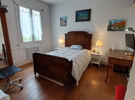 Quiet room in Montreux city center with mountain view，位于蒙特勒的酒店