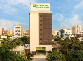 温德姆花园巴兰基亚酒店，位于巴兰基亚的带热水浴缸的酒店