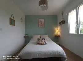 B&B du Marais à 2km de Marennes, une chambre d'hôtes au bord du canal, proche plages et Vélodyssée