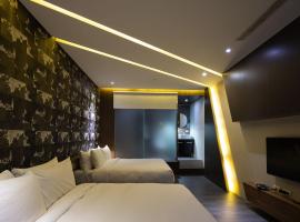 凝萃 水岸隱邸-NCH G11 Hotel，位于台中市的酒店
