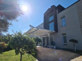 星期六酒店，位于Palma Campania的酒店