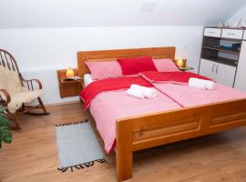 Apartma ''Pri Movernu''，位于Semič的酒店