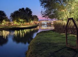 Al Marmoom Oasis Luxury Tents and Bedouin Experience，位于迪拜的酒店
