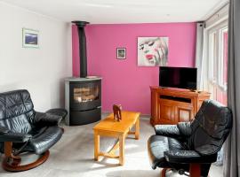 Vallée de la Jordanne, Maison cosy 6pers, terrasse，位于Saint-Julien-de-Jordanne的酒店