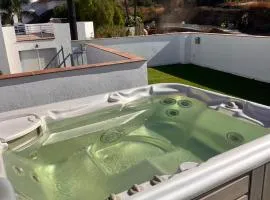 Great location house with parking close to Puerto Banus w Jacuzzi
