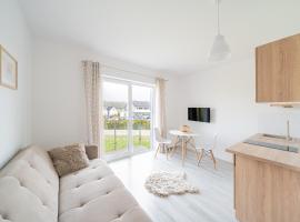 Apartamenty przy Plaży, ogród - Grzybowo-Kołobrzeg - Nadmorska 26，位于格里兹鲍的酒店