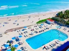 Ocean View Studio Wkitchen On Sunny Isles Beach!