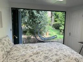 South London - Luxury Urban Cabin Retreat