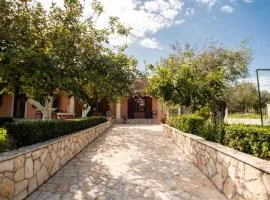 Anthoula's garden apartments