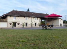 Gites Domaine de la Rochere，位于Domsure的酒店