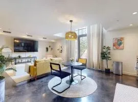 Charmingly Trendy Cloverdale Loft - Gated Parking!