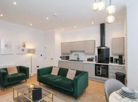 The Salisbury sleeps 4 Classic Apartment