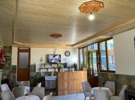 Hostel Xarba，位于吉诺卡斯特的酒店
