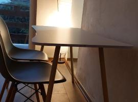 Villa Nathanael Cozy Rooms with Balcony，位于波格拉德茨的酒店