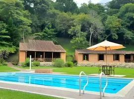 Reserva tu casa rodeada de naturaleza en Villeta