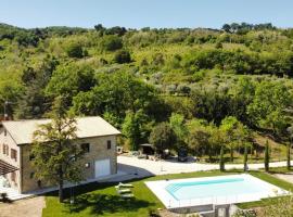 Sophie Deluxe House ONLY 6 km FROM THE SEA，位于Aquaviva Picena的酒店
