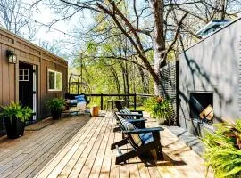 Couples Retreat: King Bed:Hot tub:Firepit & More