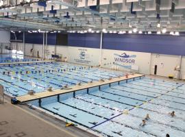 温莎海滨快捷假日酒店，位于温莎的酒店