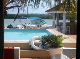 The Palm: On the luminous Lagoon，位于法尔茅斯的酒店