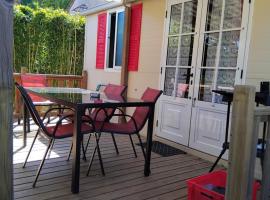 mobil home LA HUPPE，位于Le Martinet的酒店