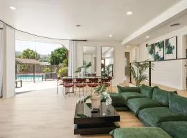 Modern pool home 13 mi from Disney sleeps 12