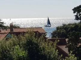 Appartement à Saint-Aygulf, à 50 m de la plage, avec parking privé