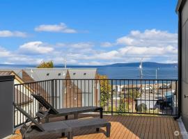 Alki Beach Front TownHome，位于西雅图的酒店