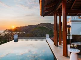 Santarena Hotel at Las Catalinas，位于普拉亚弗拉明戈的酒店