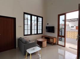 Omah Gedongan Homestay，位于Sawahan的酒店