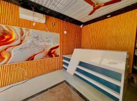 Mahadev Resort and Cafe Rishikesh !! Preferred partner ! Near Laxman Jhulla ! Top Rated Property，位于瑞诗凯诗的酒店