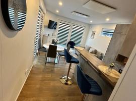 Ferienhaus am Seepark -J&K，位于戈赫的酒店