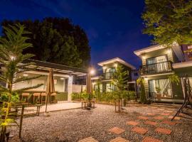 Green Garden House กรีนการ์เด้นเฮ้าส์ นครพนม，位于那空拍侬府的带停车场的酒店