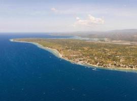 Magic's Place Beach Resort，位于Saavedra的酒店