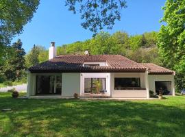 Maison de campagne avec lac privé，位于Fendeille的酒店