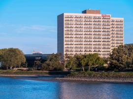 Hilton San Francisco Airport Bayfront - No Resort Fee，位于伯林格姆的酒店
