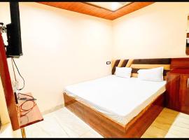 UJN BUDGET HOTEL-Satyam P !UJJAIN, Near Mahakal Temple - River and Railway Station - Air Conditioned hotel at Prime Location - BEST HOTEL IN UJJAIN，位于乌贾因的酒店