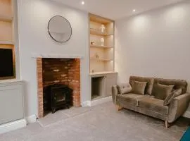 Charming 3 Bedroom Townhouse - Centrally Located