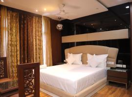 The Royal Suites，位于德里的酒店