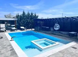 Olivujoj Villajoj - Deluxe Villa with Detached Pool House