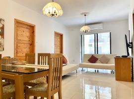 Modern Mediterranean 3 Bed, 2 Bath in St Pauls Bay - 5 Min Walk to Promenade, Beaches Nearby，位于圣保罗湾城的酒店