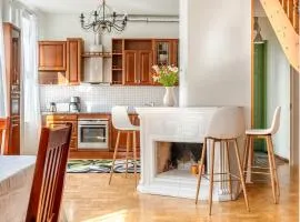 Large and cozy 2-level apartment